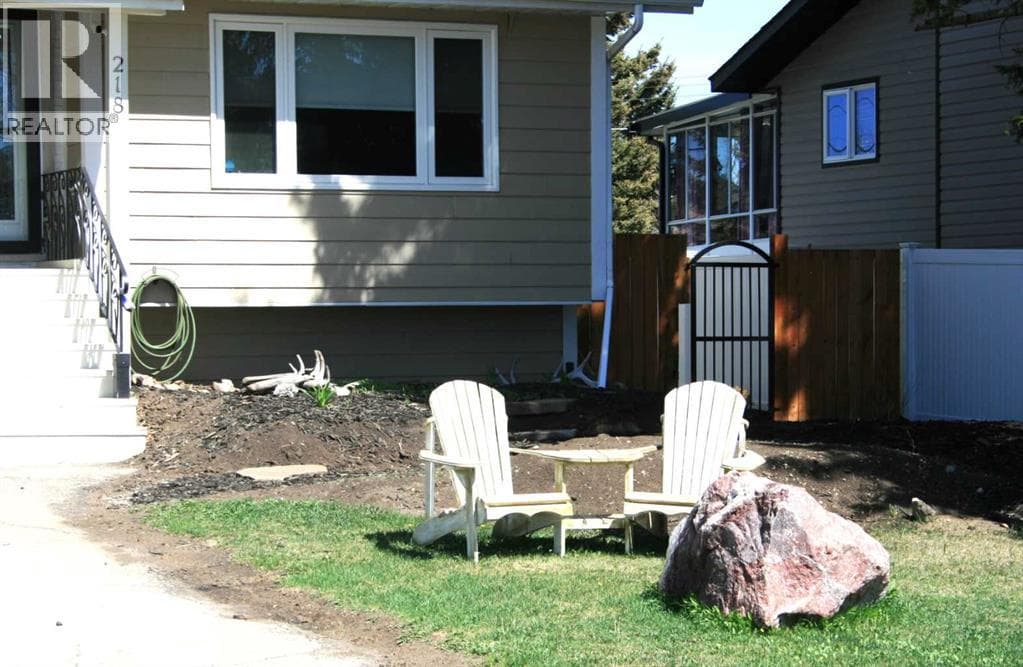 218 8 Avenue NE — photo 2