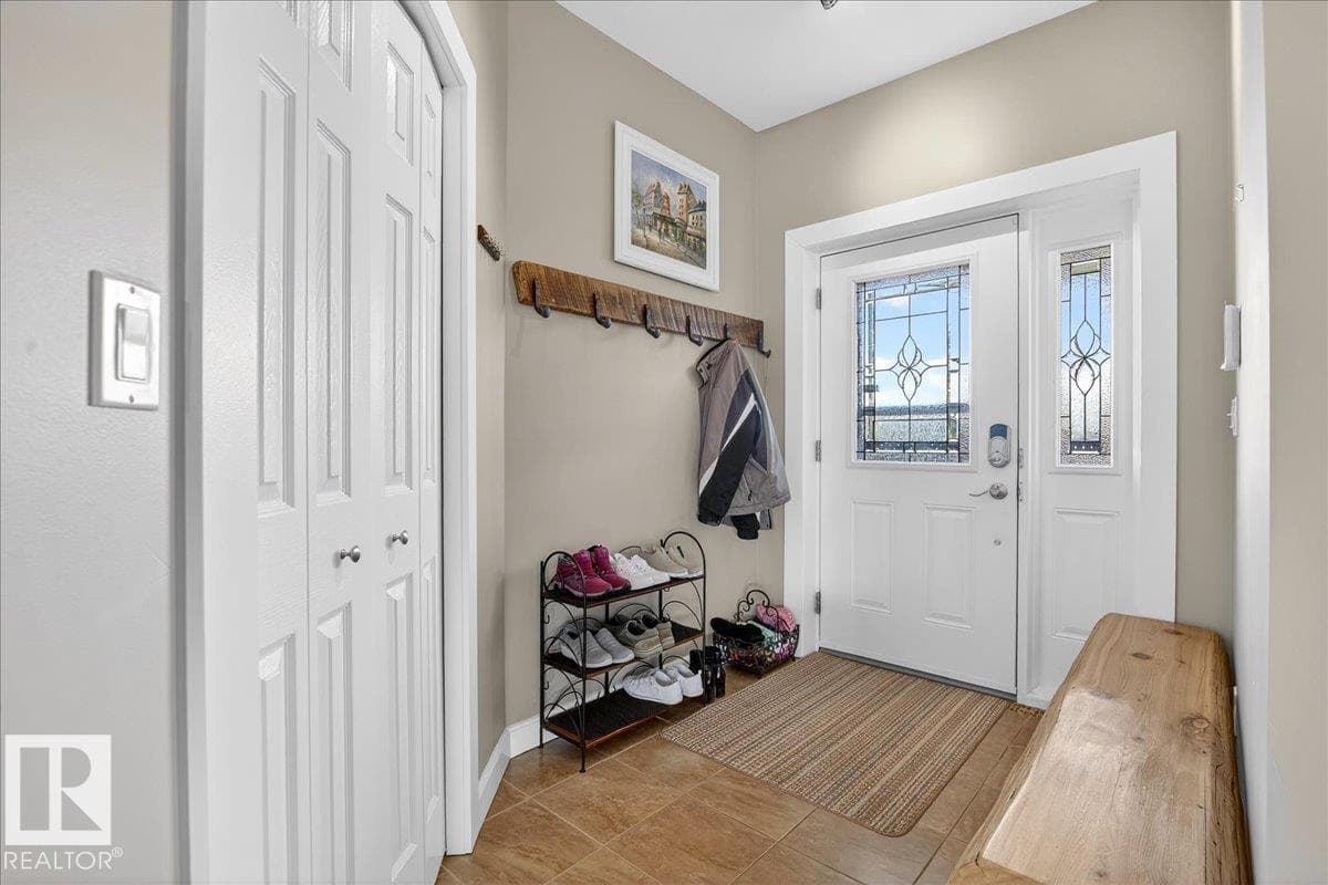 5019 48 AV — photo 5