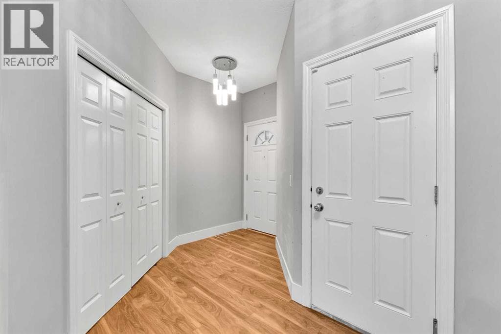 197 Royal Crest View NW — photo 2