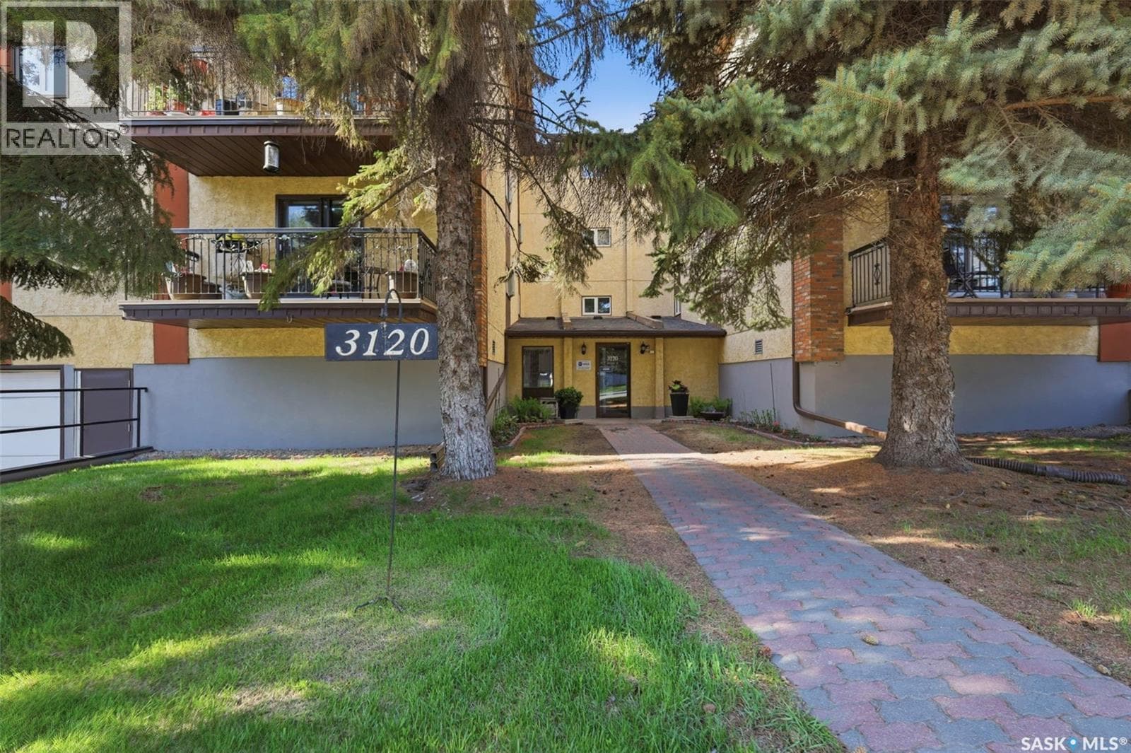 104 3120 Louise STREET — photo 4