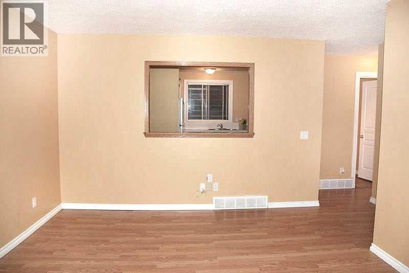 884 Rundlecairn Way NE — photo 5