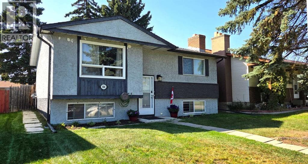 884 Rundlecairn Way NE — photo 2