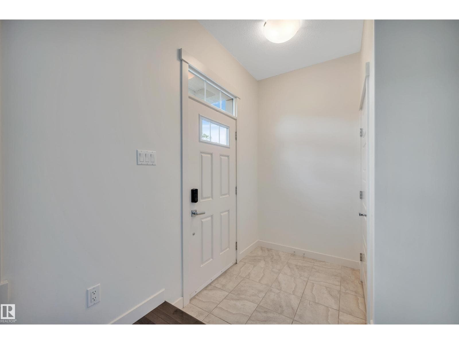 908 Valour WY NW — photo 4