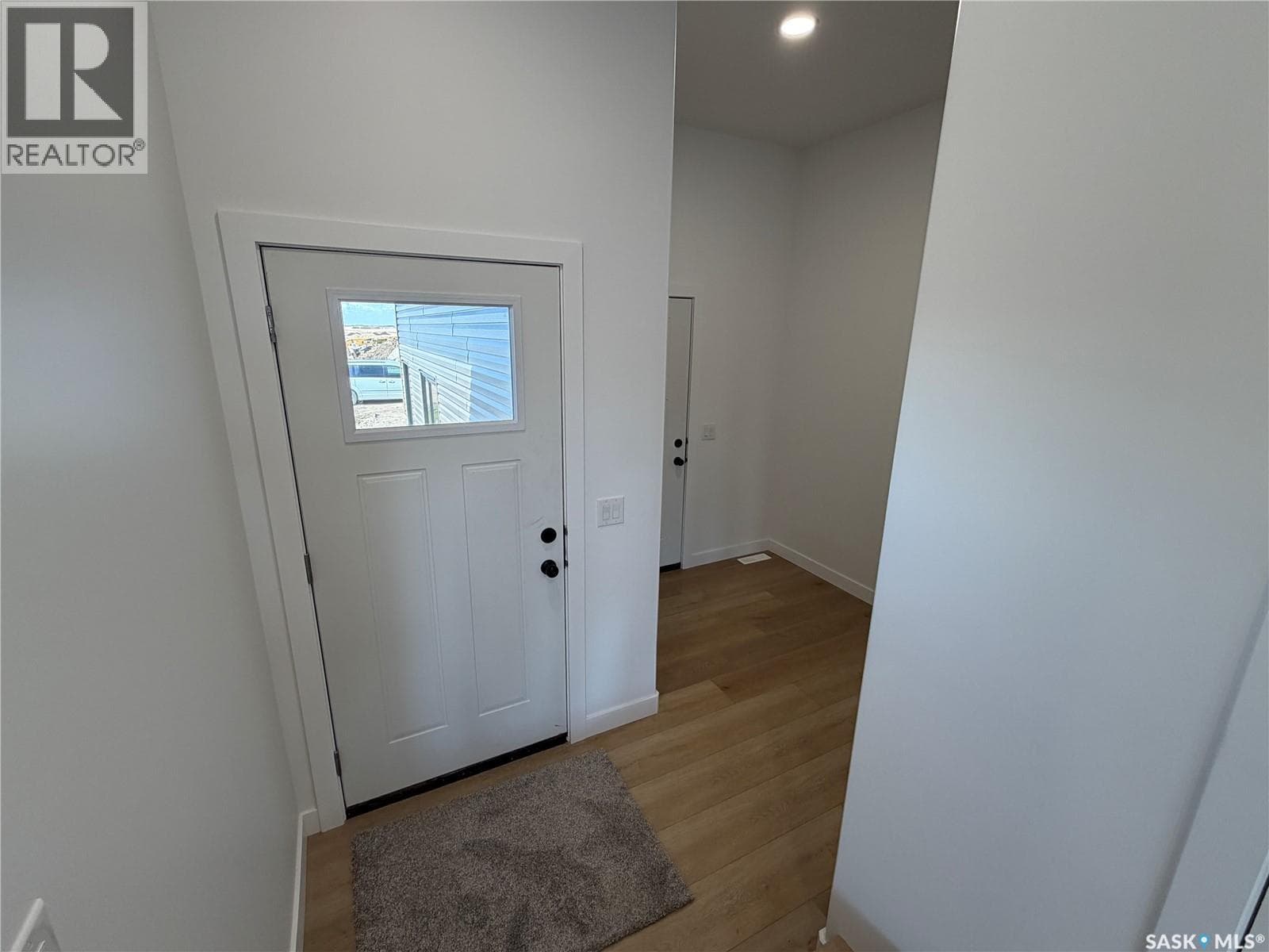 110 Lakewood DRIVE — photo 4