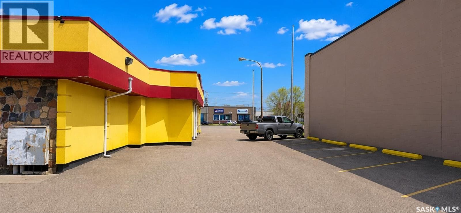 1410 Albert STREET — photo 4