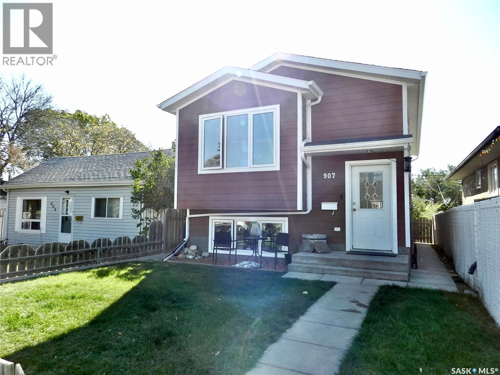 907 Ominica STREET E — photo 2