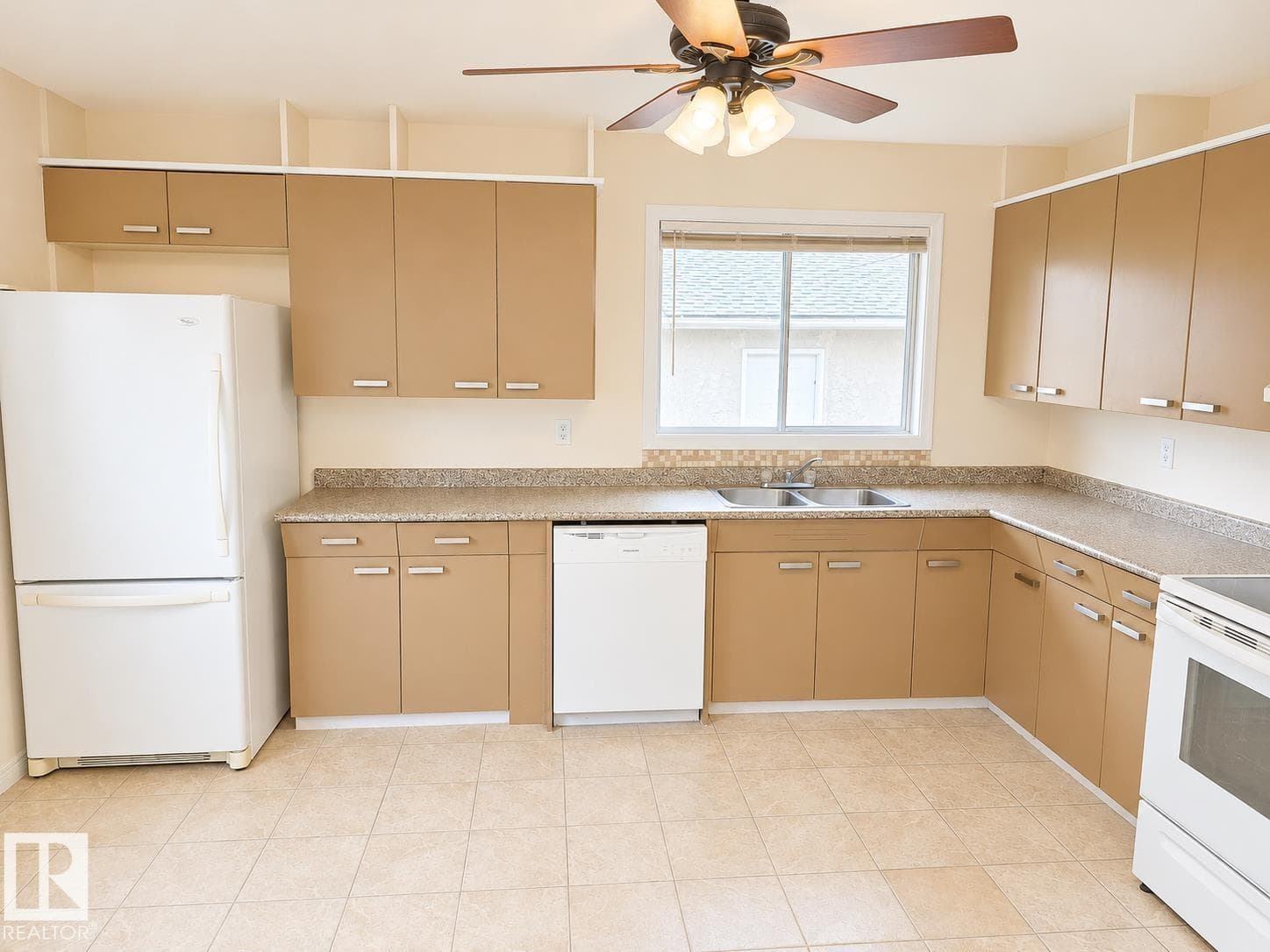 8712 162 ST NW — photo 3