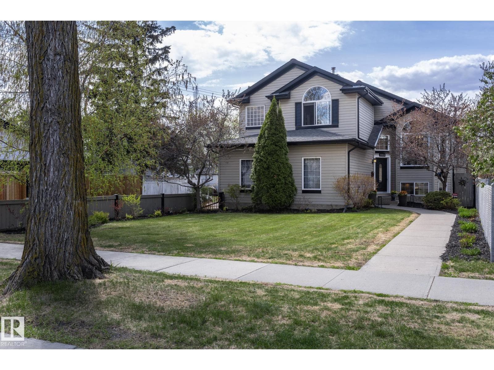 10416 148 ST NW