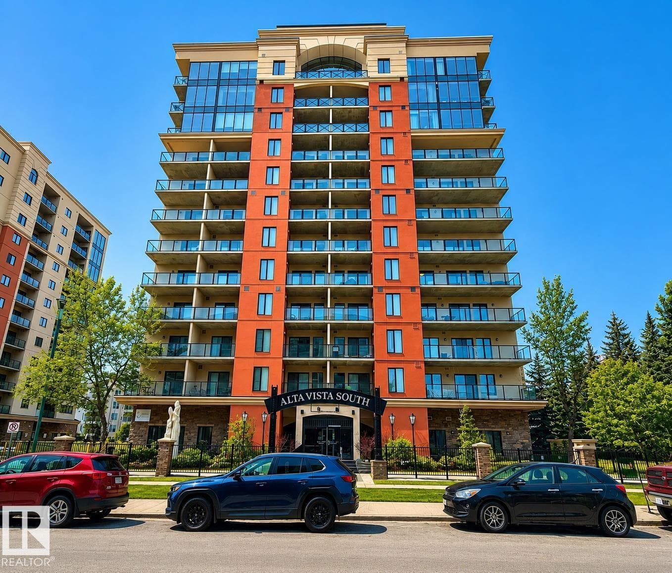 #610 10303 111 ST NW