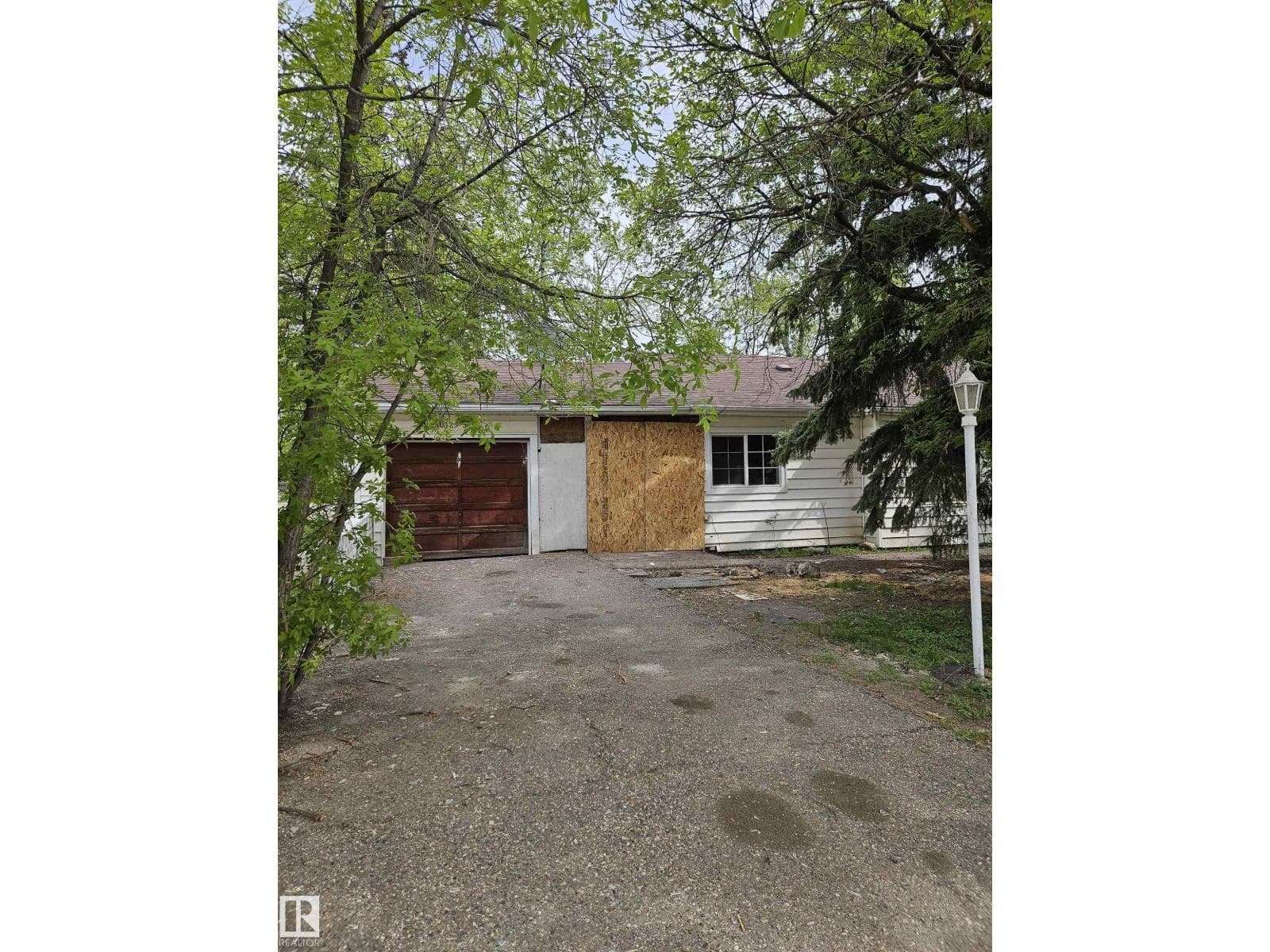 5012 51 AV — photo 2