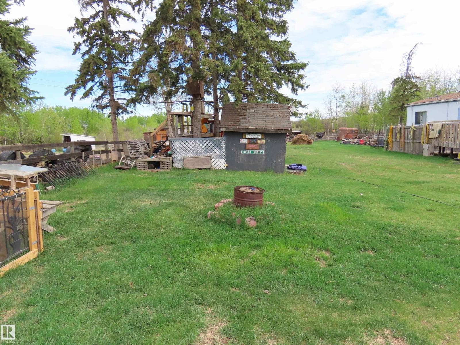 2304 TWP ROAD 545 — photo 4