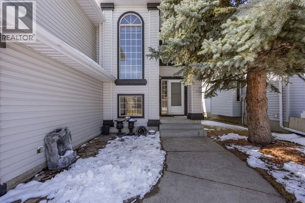 119 Valley Glen Bay NW — photo 3