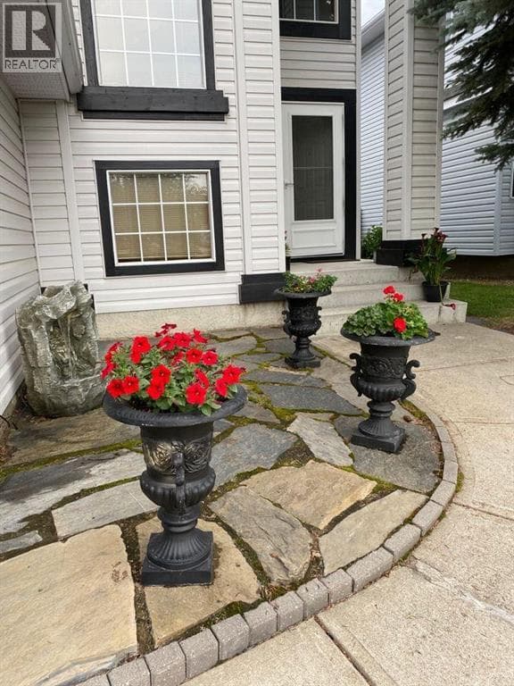 119 Valley Glen Bay NW — photo 4