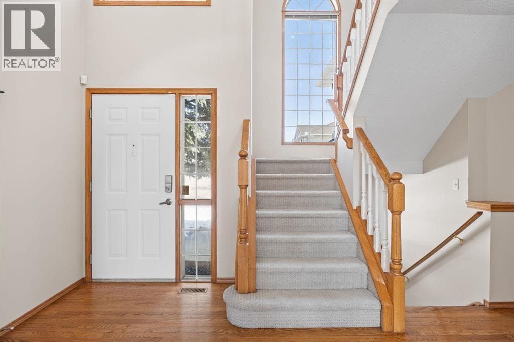 119 Valley Glen Bay NW — photo 5