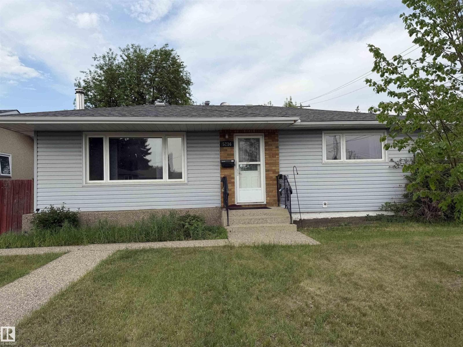 5216 89 AV NW