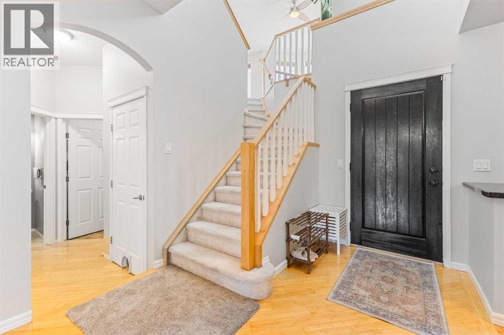 11 Simcoe Crescent SW — photo 5