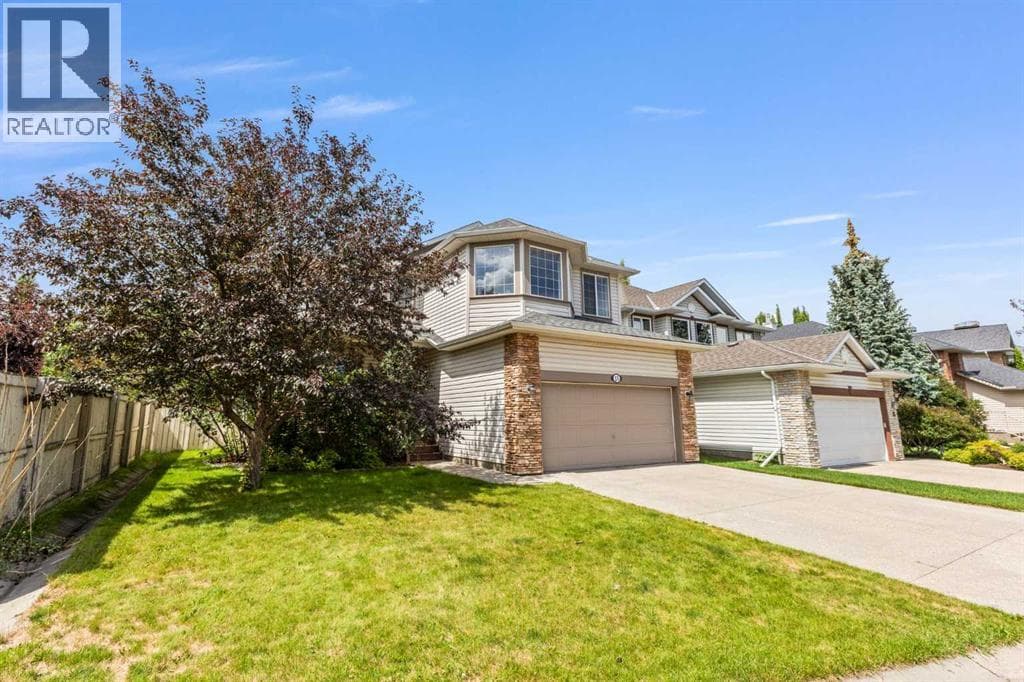 11 Simcoe Crescent SW — photo 3