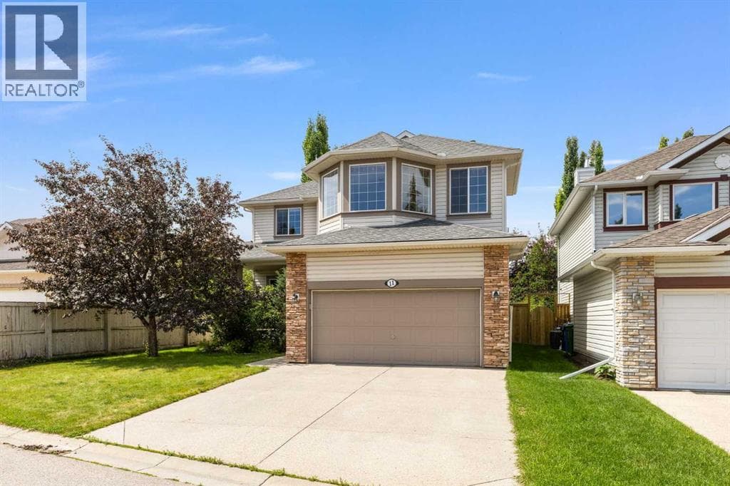 11 Simcoe Crescent SW — photo 2