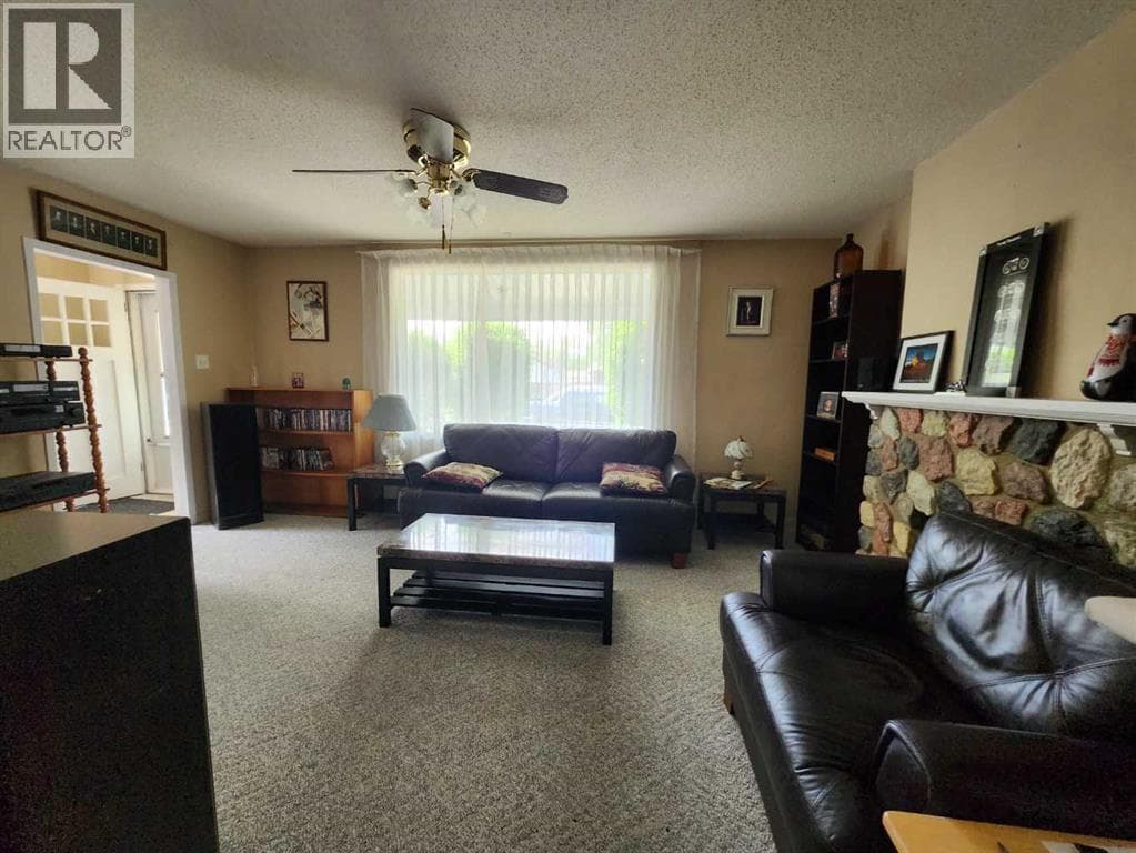 660 6 Avenue E — photo 3