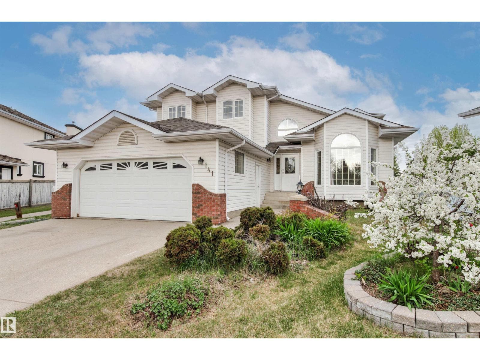 141 KULAWY DR N NW