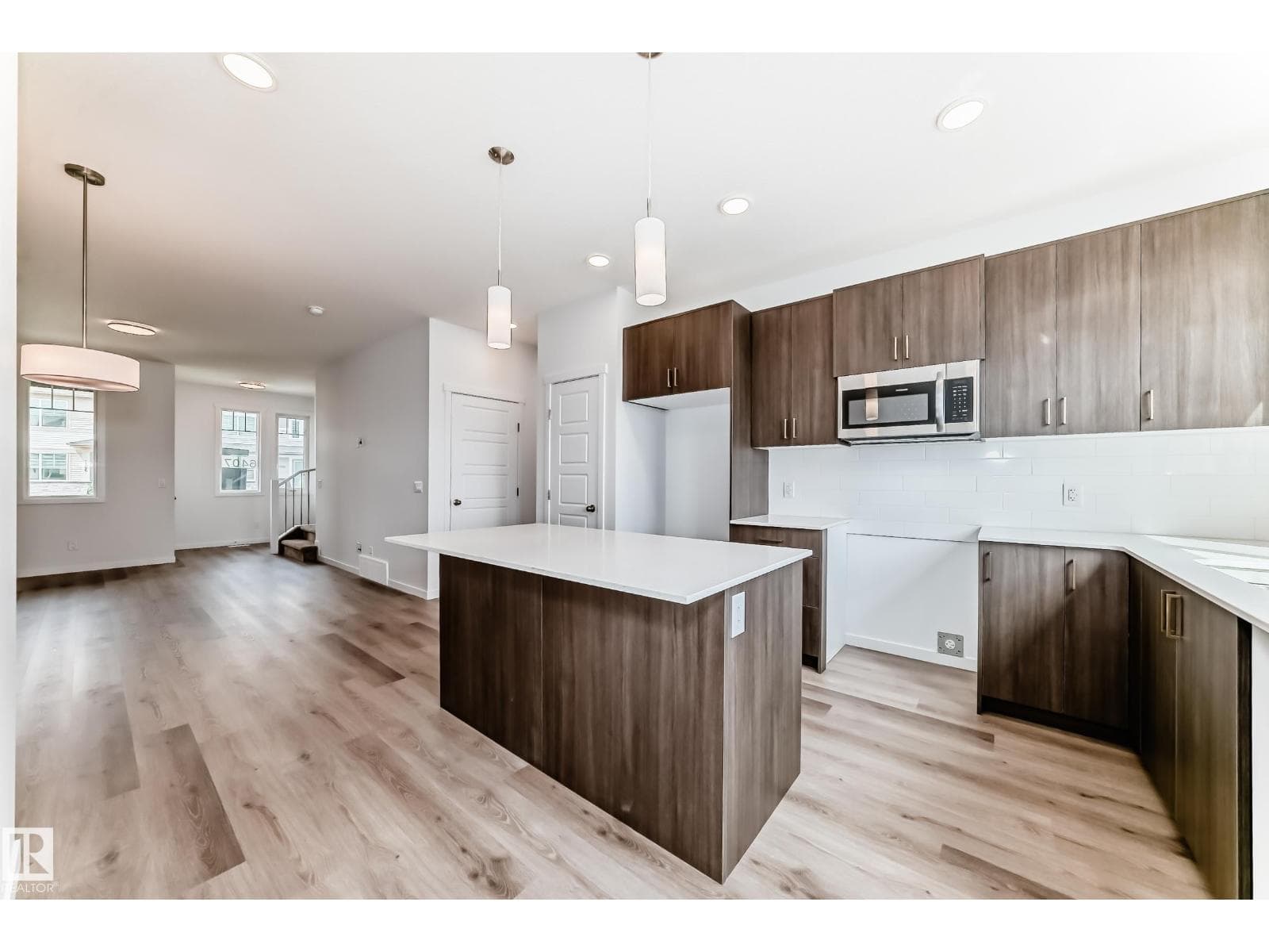 6407 63 ST