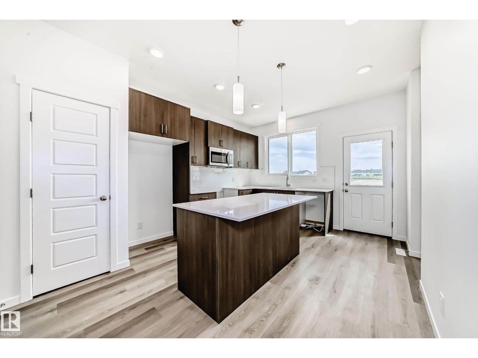6407 63 ST — photo 3