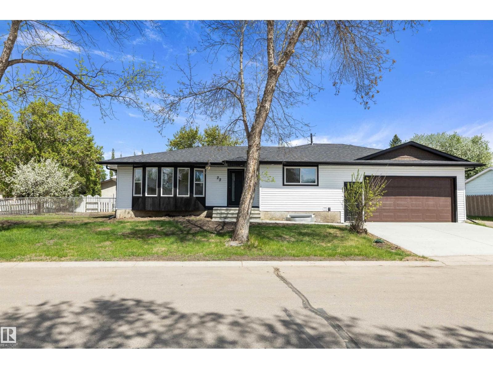22 HURON DR