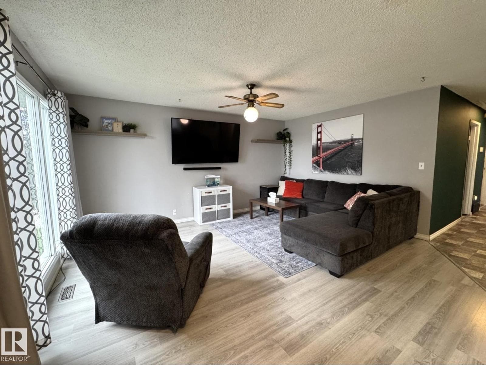 4617 47 AV — photo 3
