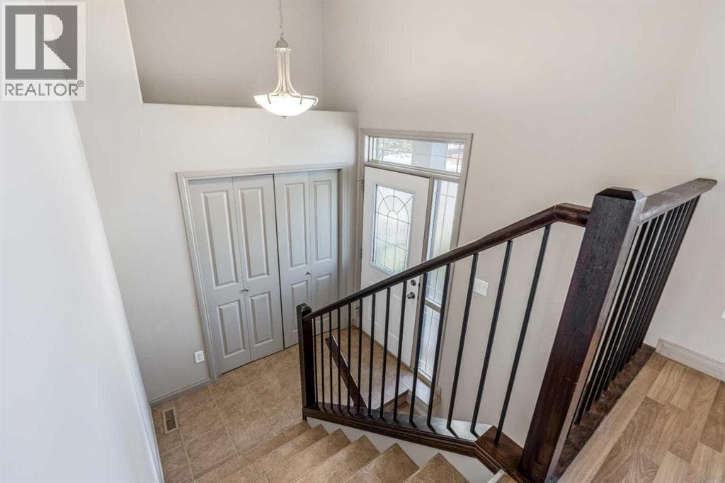 306 Keystone Lane W — photo 4