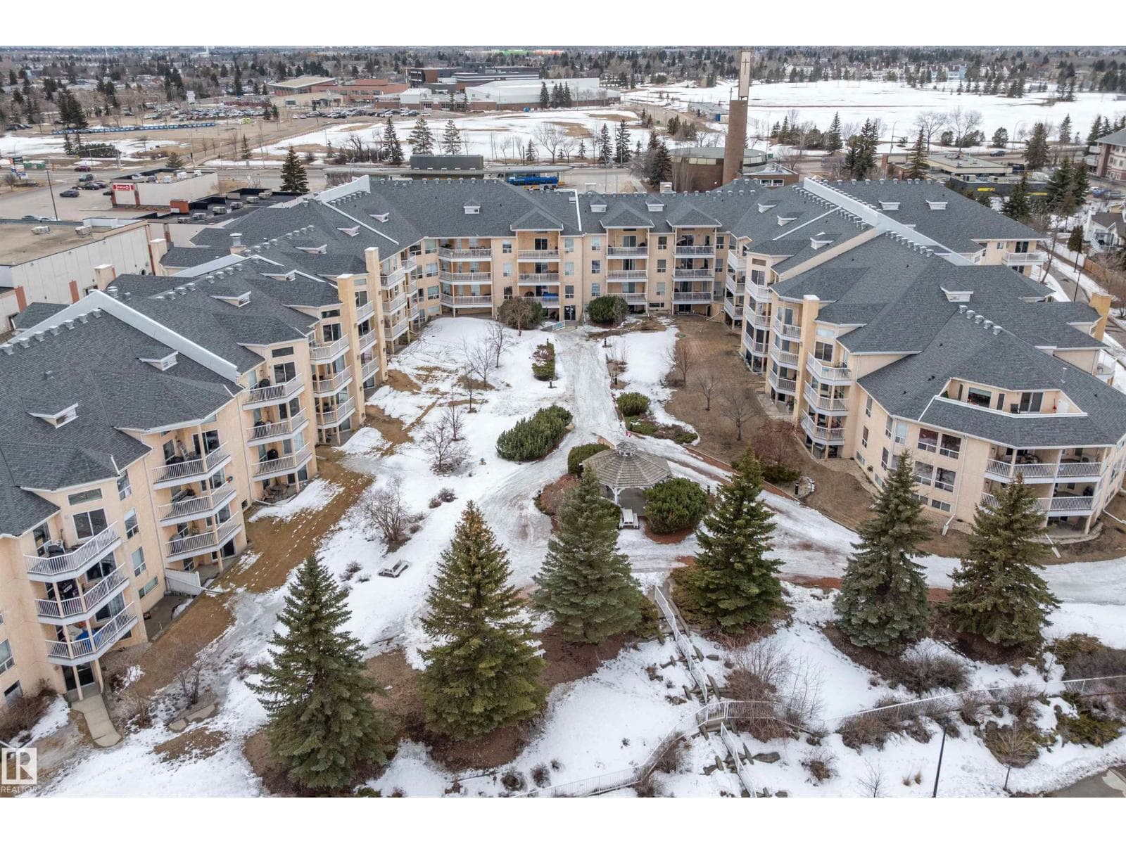 #124 15499 CASTLE DOWNS RD NW — photo 4