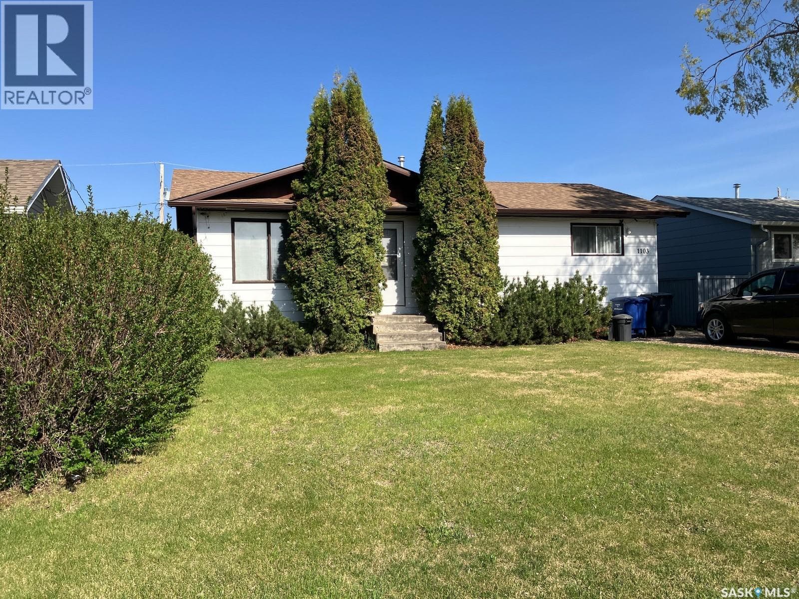 1103 3rd STREET W