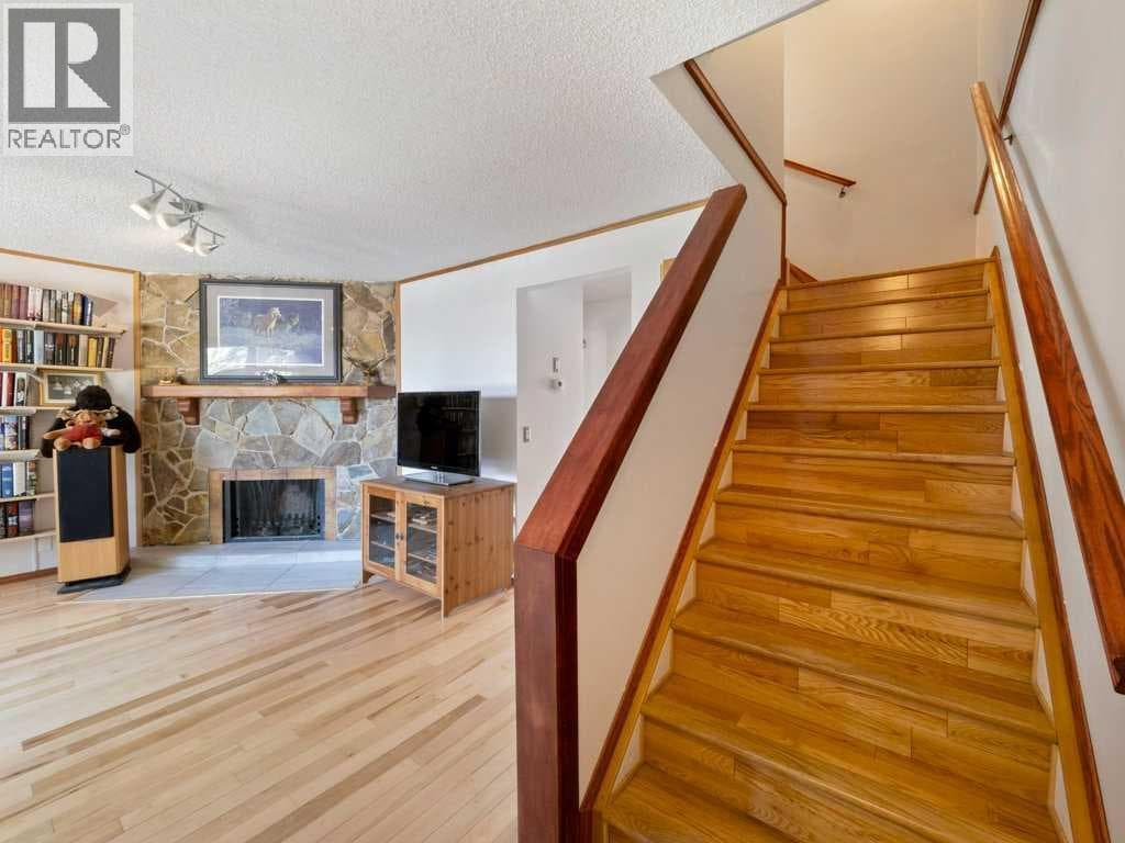 143 Erin Mount Place SE — photo 2