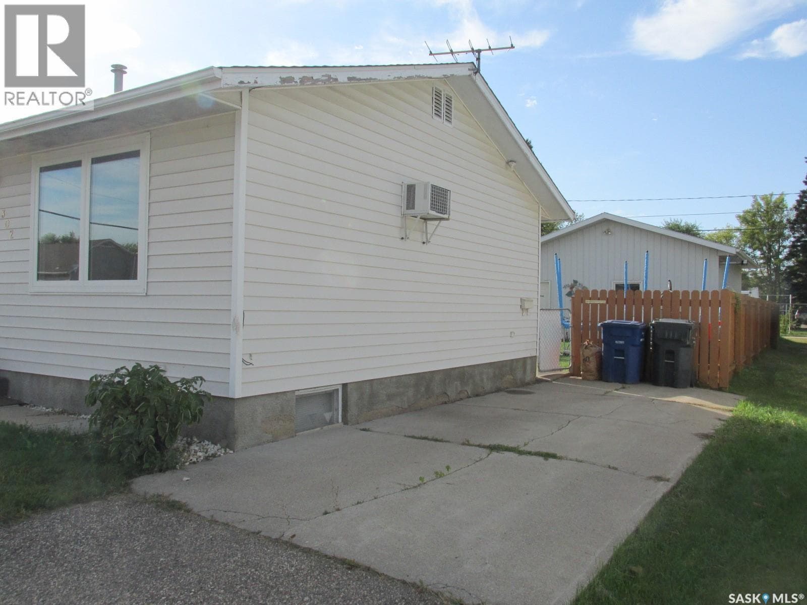 302 7th AVENUE W — photo 3