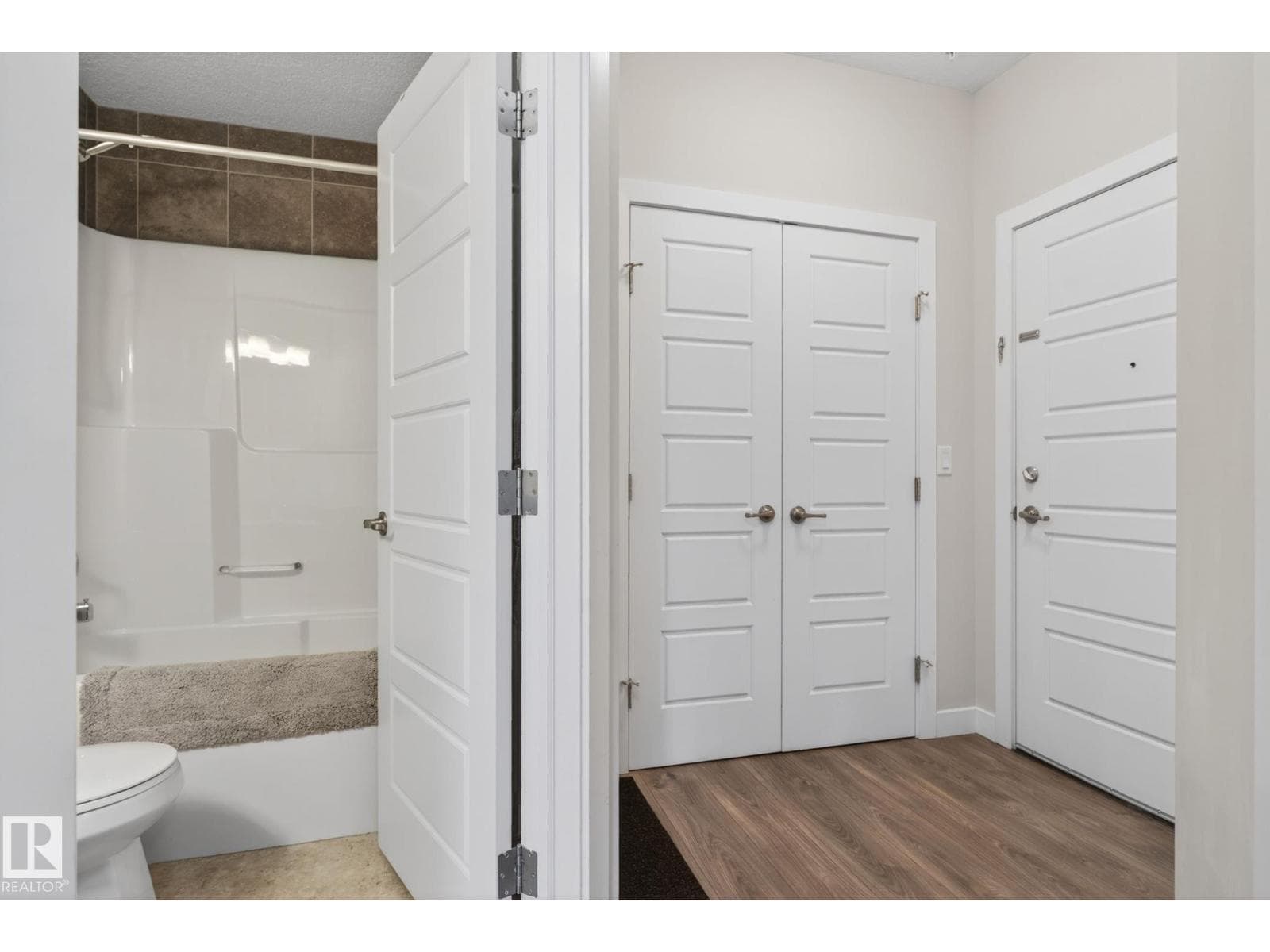 #104 2588 ANDERSON WY SW — photo 3