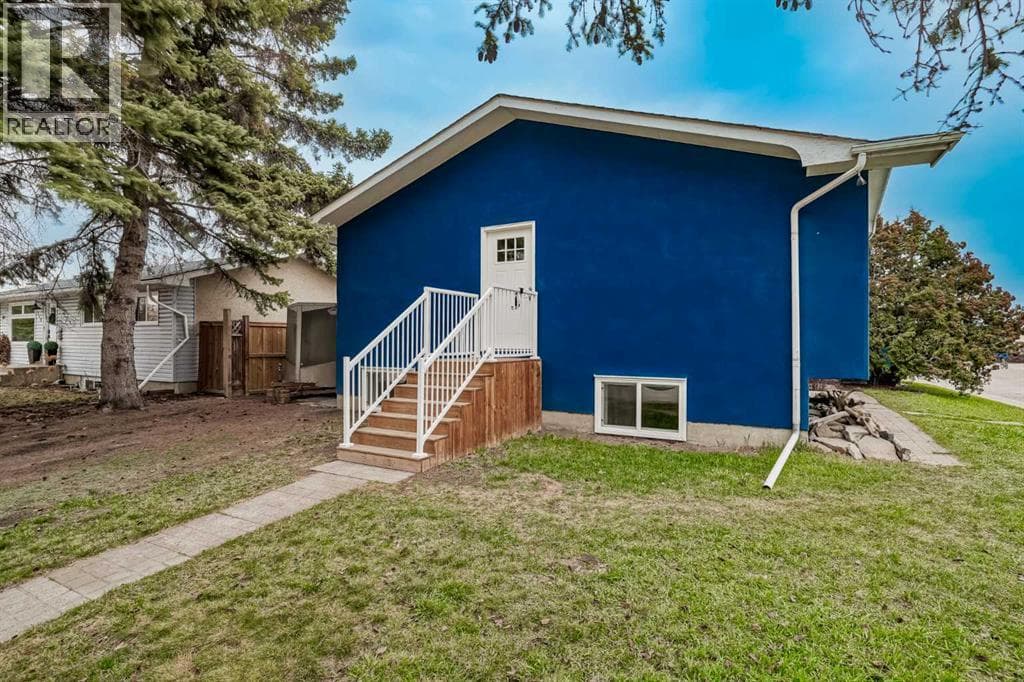 252 Allan Crescent SE — photo 2