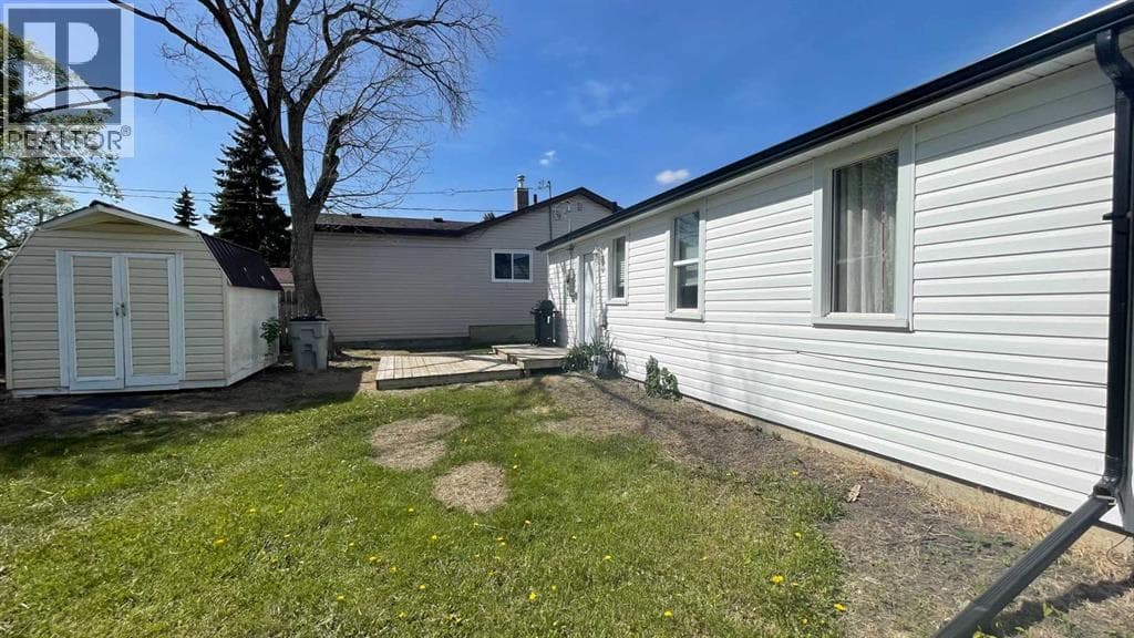 709 7 Avenue — photo 3