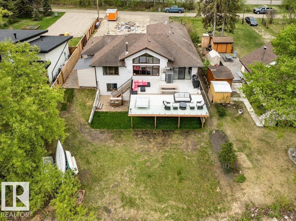 275 Poplar Crescent — photo 4