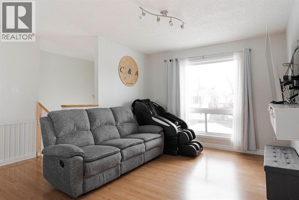110 Parmenter Crescent — photo 5