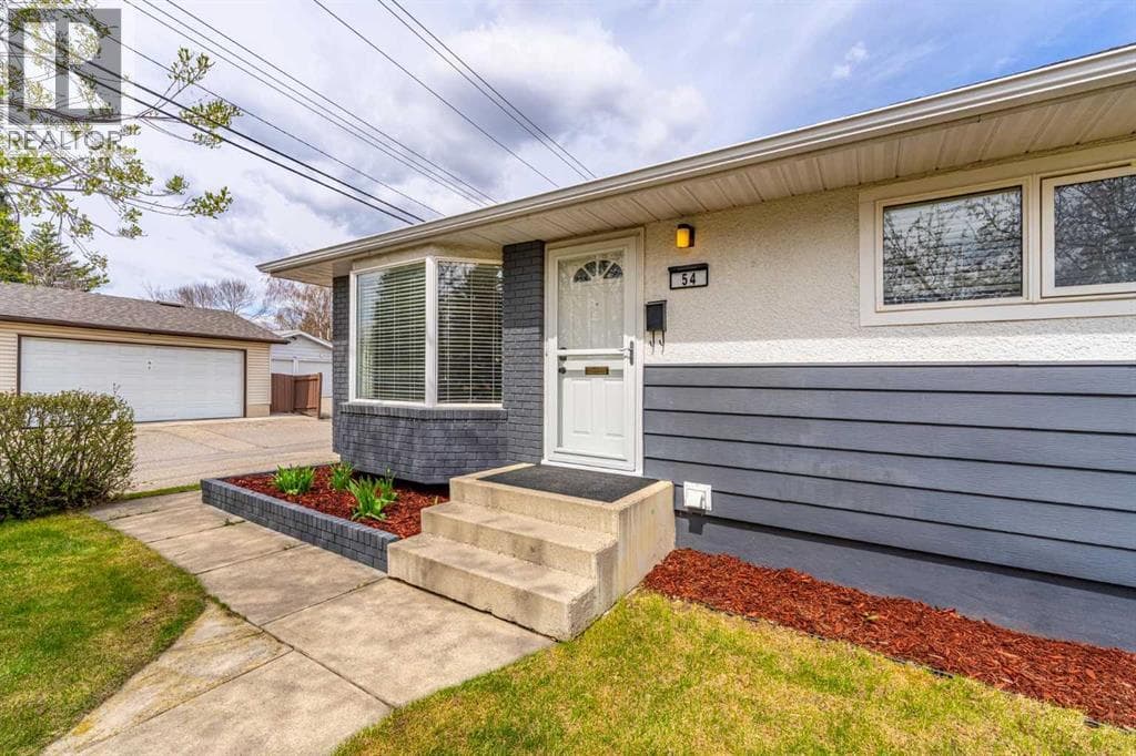 54 Atlanta Crescent SE — photo 3
