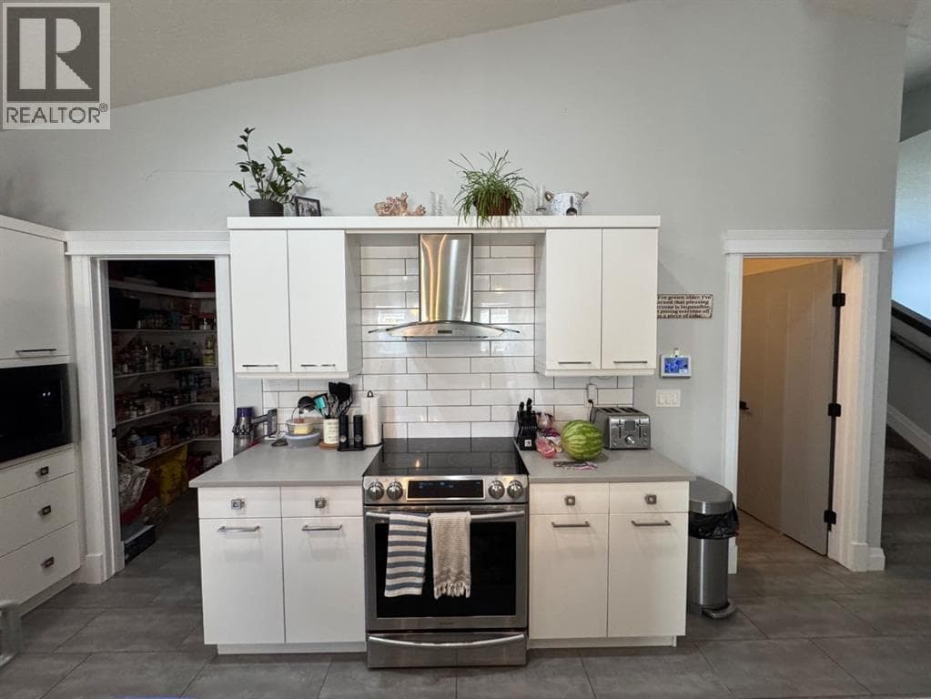 8645 122 Avenue — photo 3