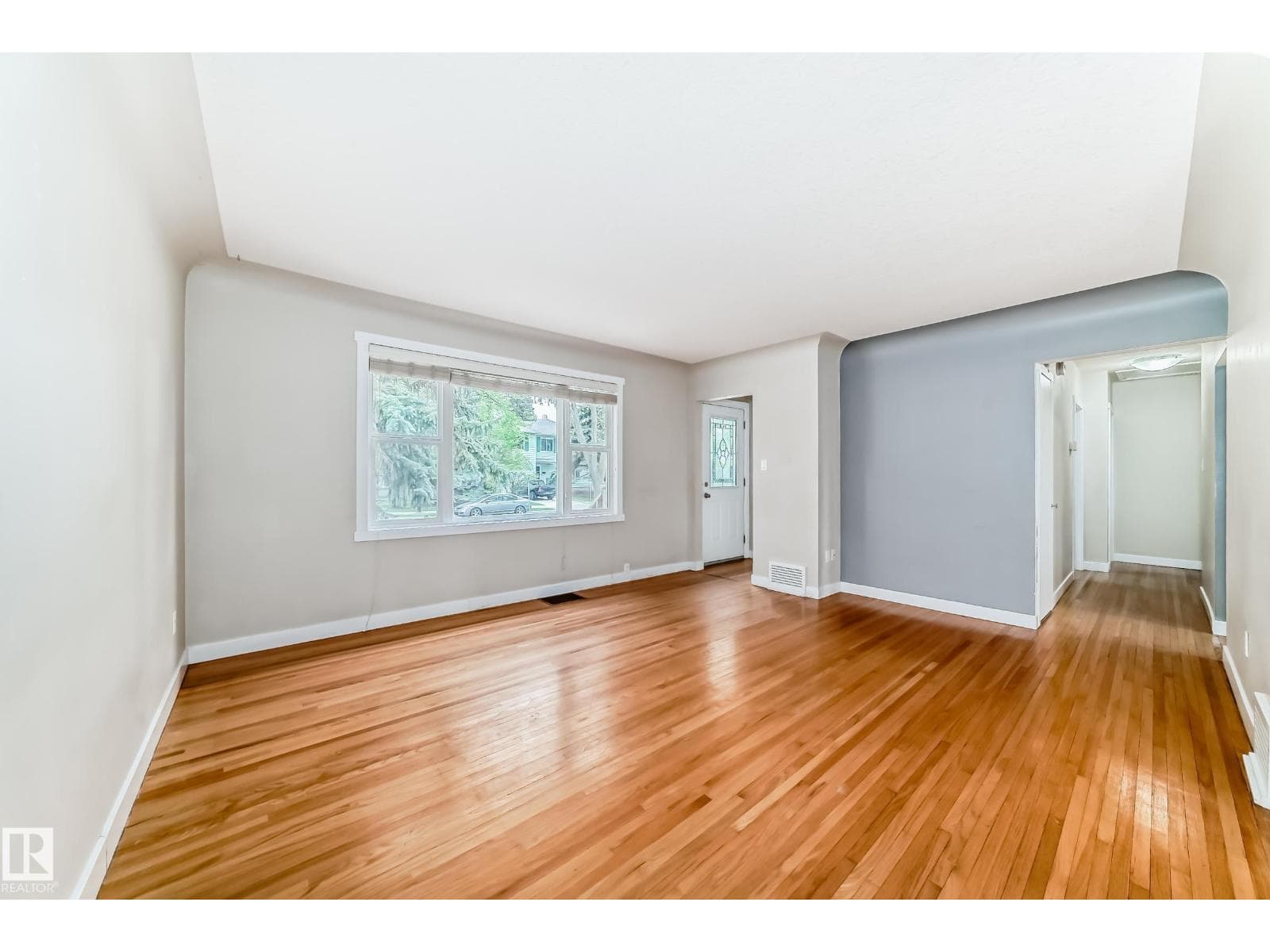 10714 135 ST NW — photo 4