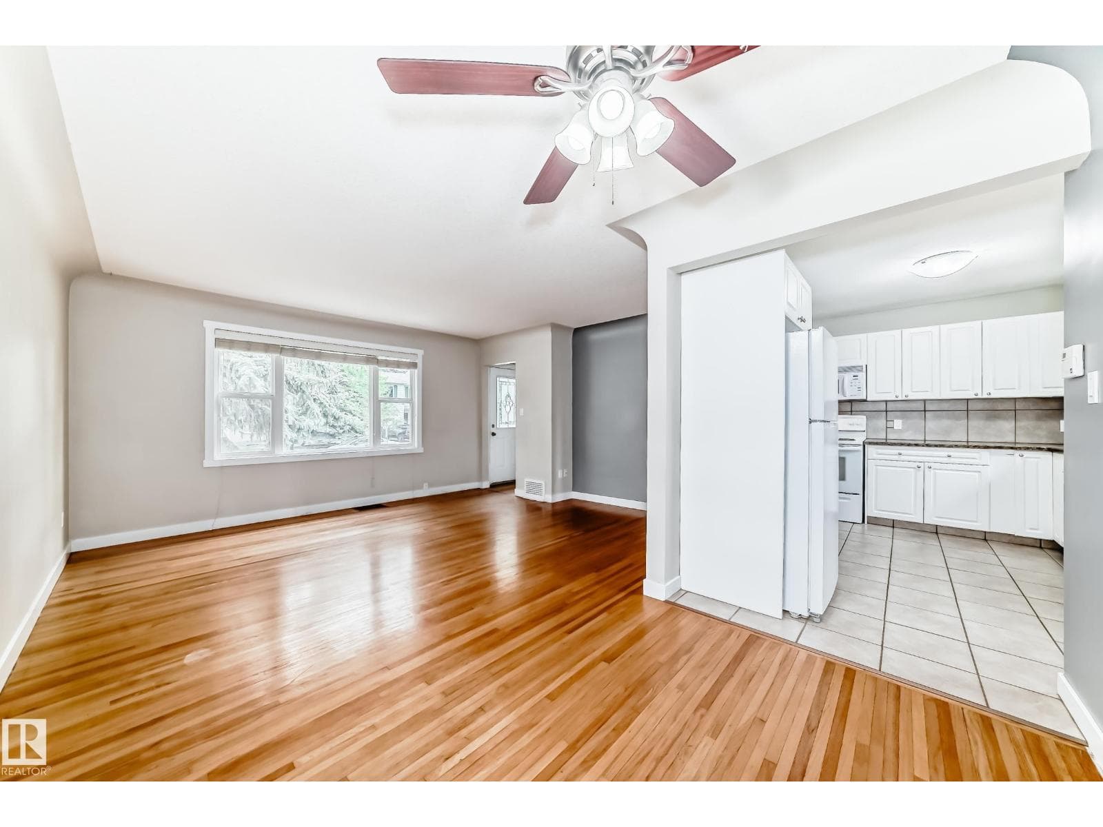 10714 135 ST NW — photo 5