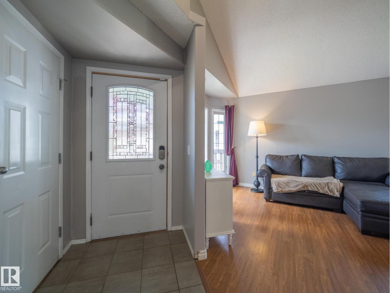 129 REGENCY DR — photo 2