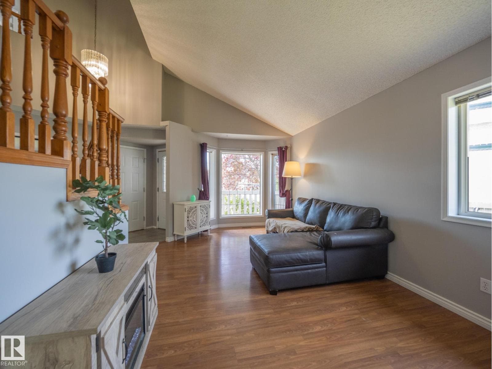 129 REGENCY DR — photo 4