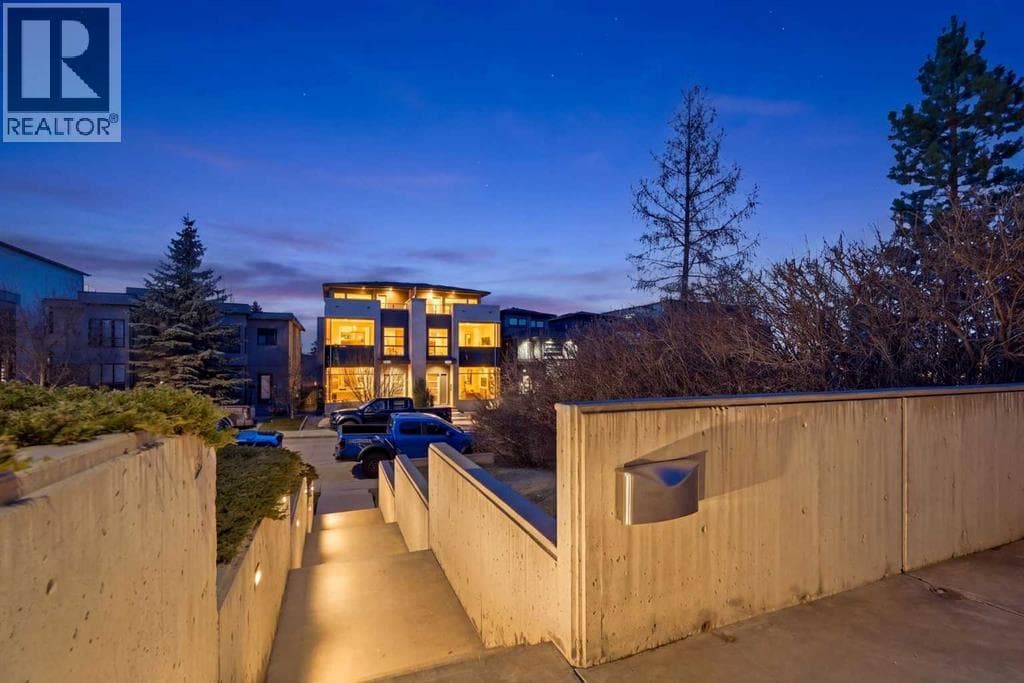 2115 29 Avenue SW — photo 3