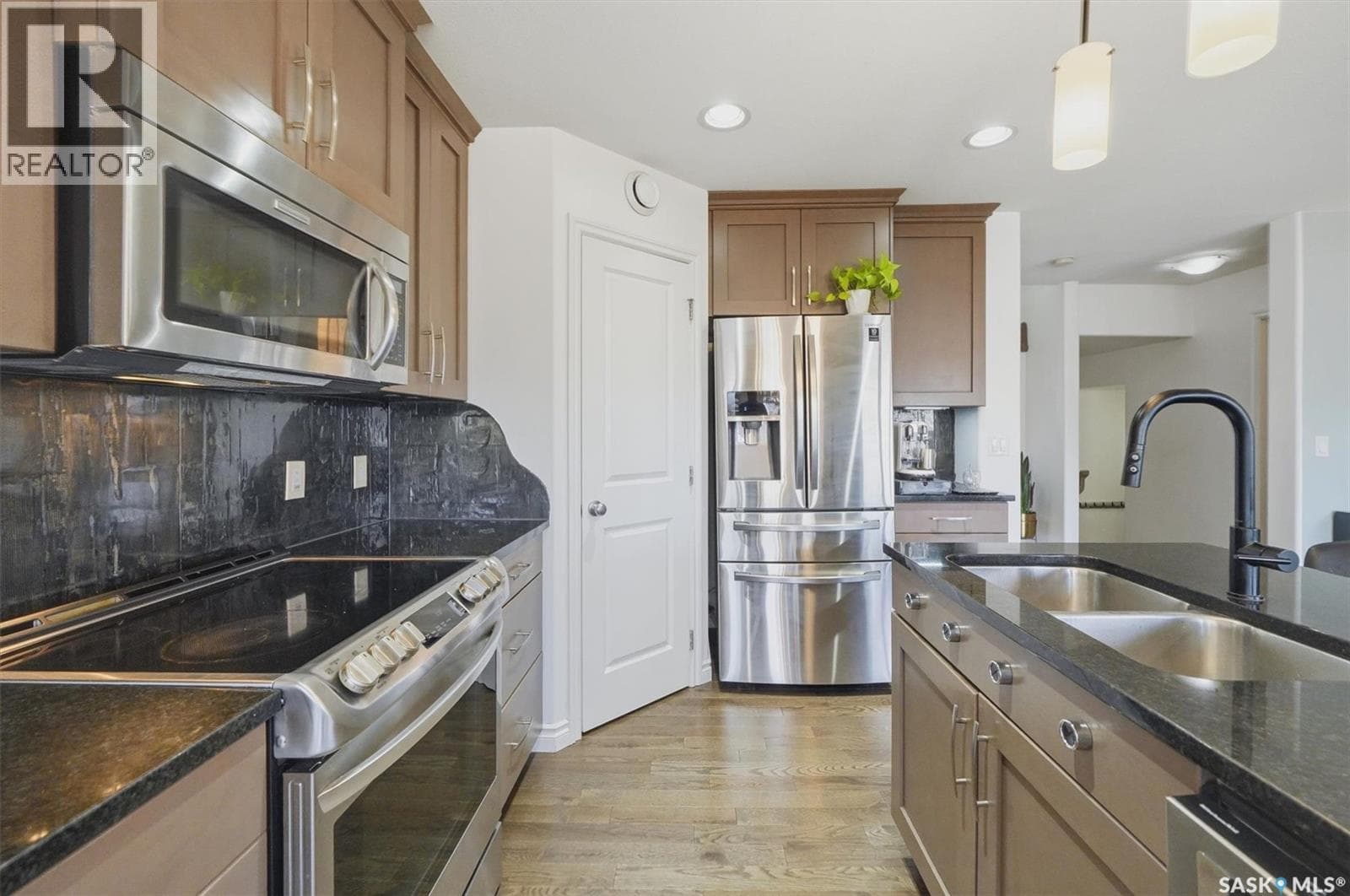 106 Wilkins CRESCENT — photo 4