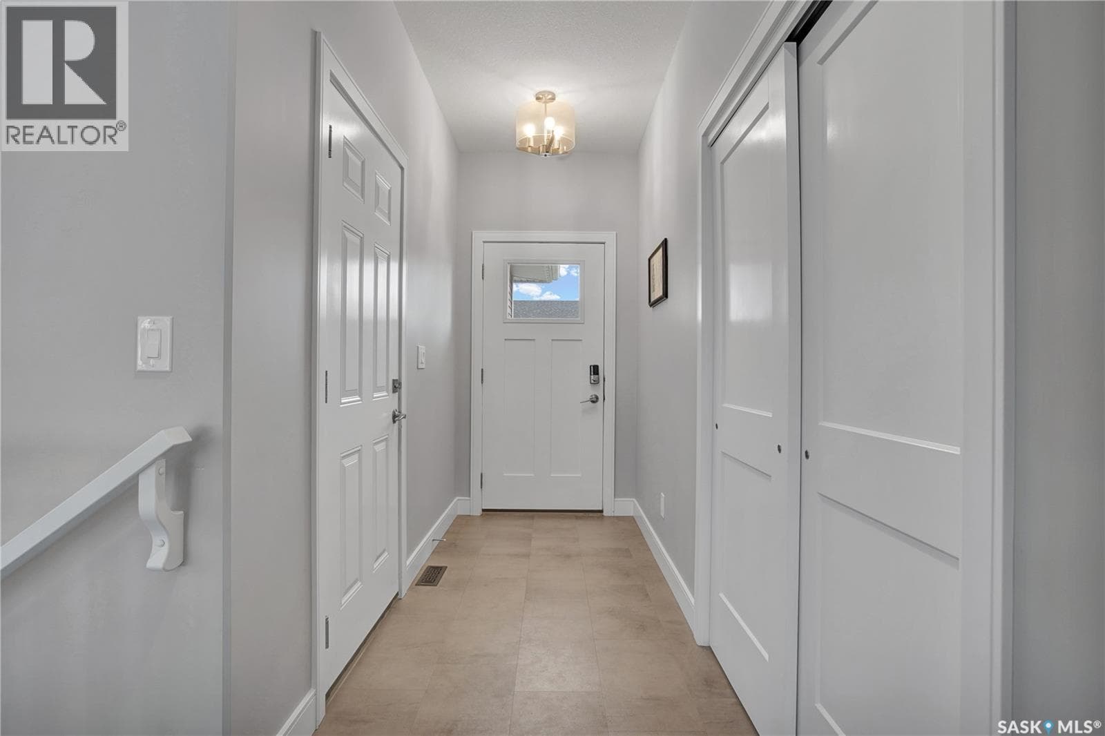 2 437 Palmer CRESCENT — photo 2