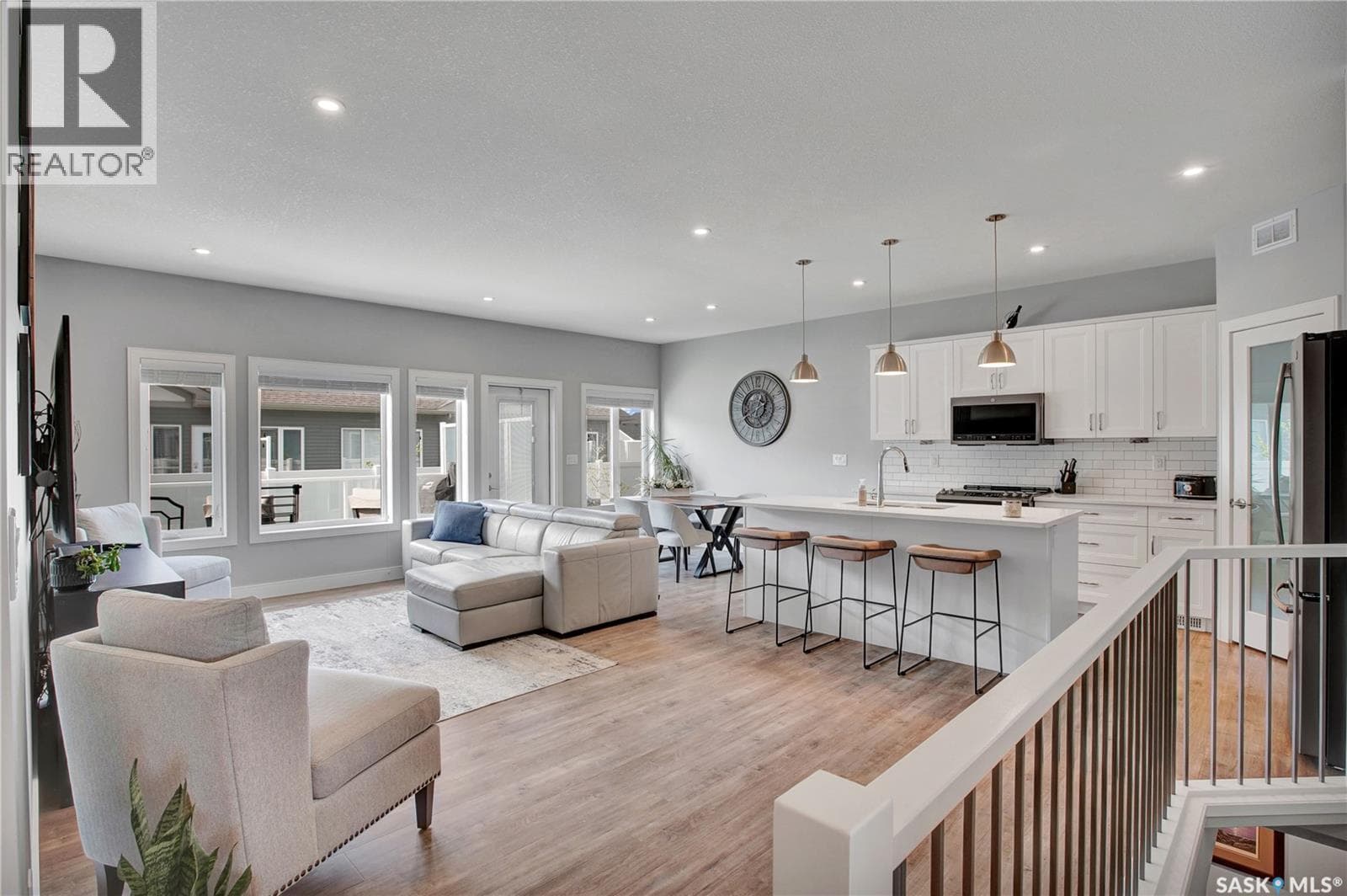 2 437 Palmer CRESCENT — photo 3
