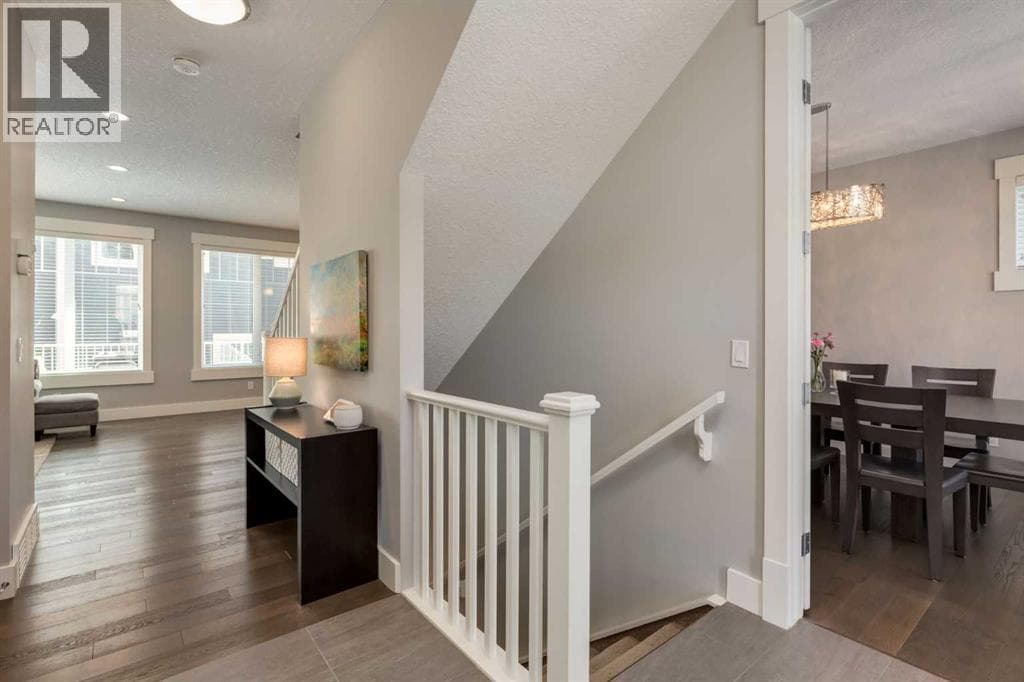 76 Dieppe Drive SW photo 8