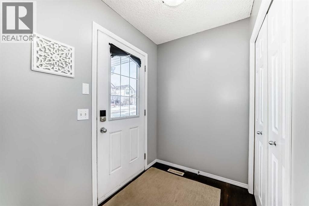 71 covepark Rise NE — photo 3